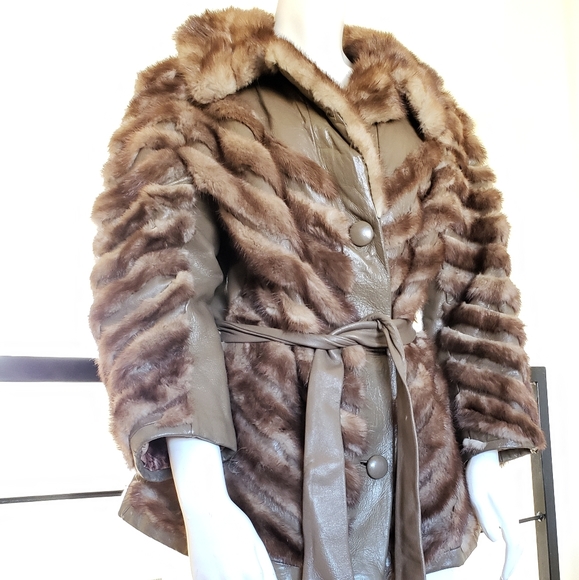 Jackets & Blazers - Beautiful vintage leather & fur coat